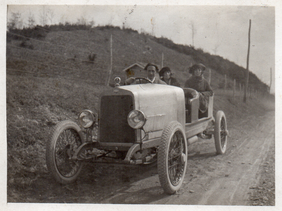 Lodovici in auto [1923]